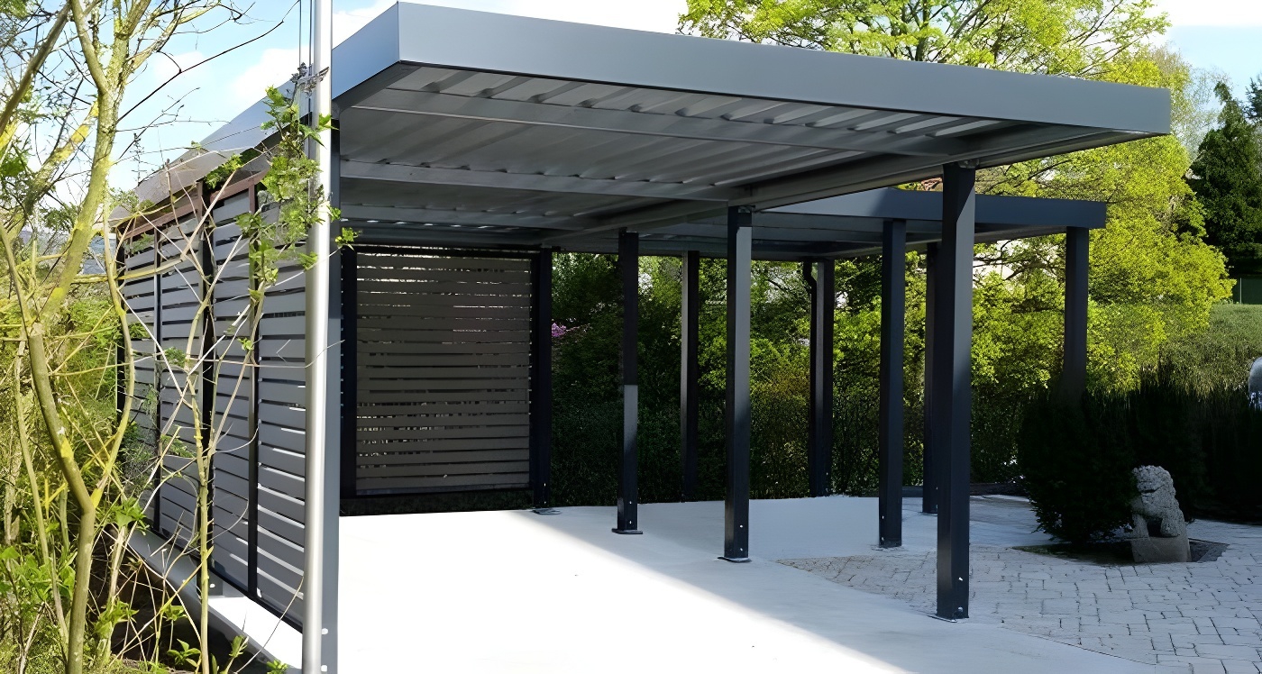 Современный автонавес с крышей из поликарбоната